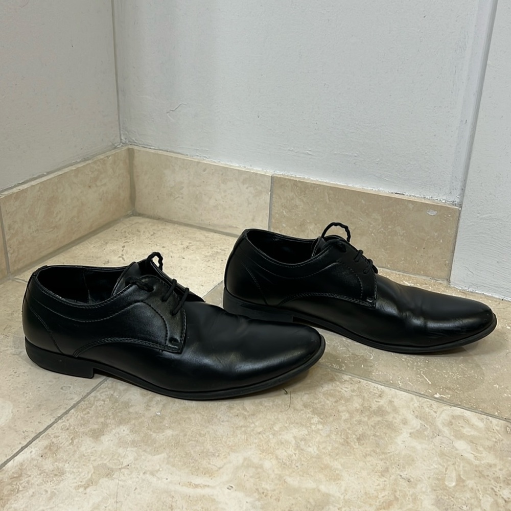 Dressing black shoes